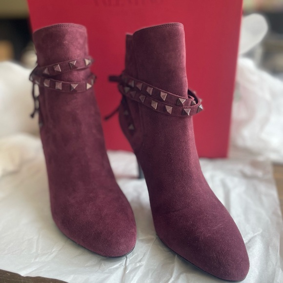 Valentino Garavani suede ankle boots with rockstud accents - Picture 3 of 13